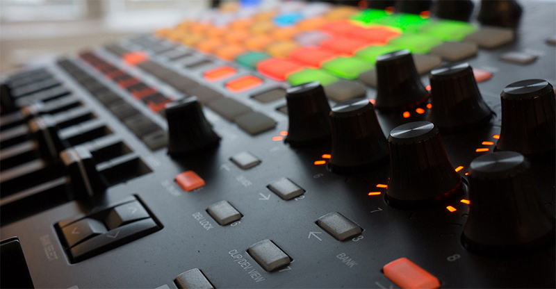 AKAI APC40 MK2 میدی کنترلر